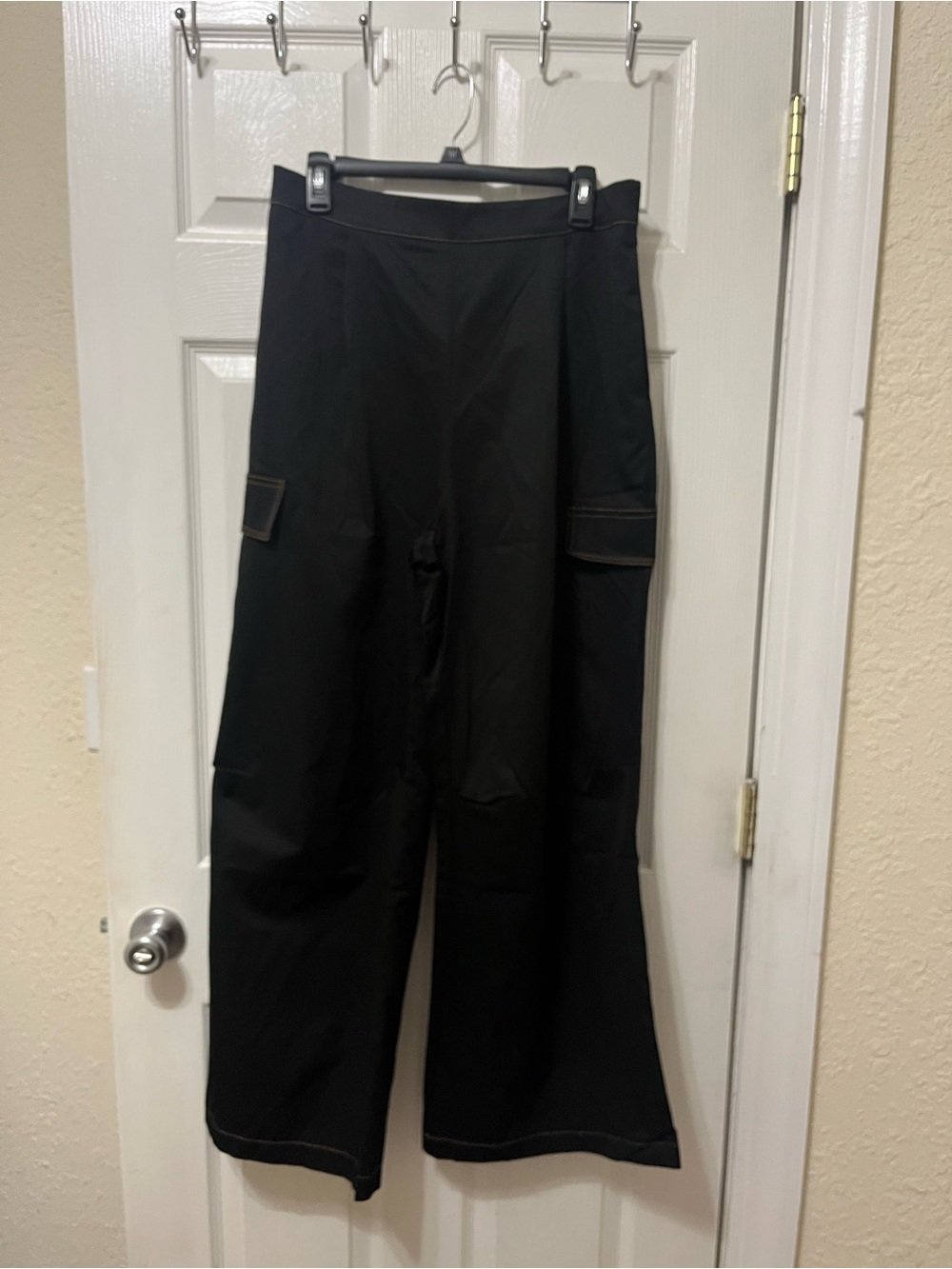 Women's Black Wide-Leg Cargo Pants - Classic Utility Style